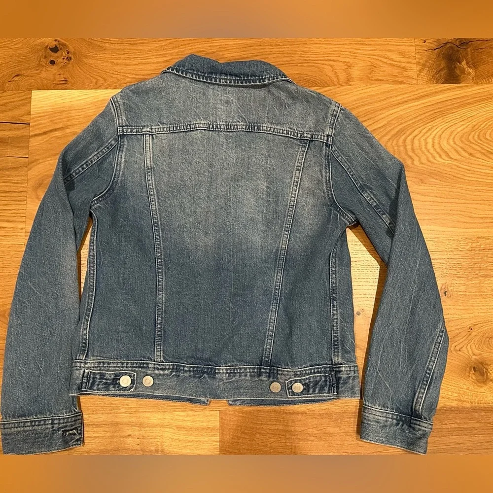 💛 J. Crew Classic denim jacket in Brilliant Day wash 💛